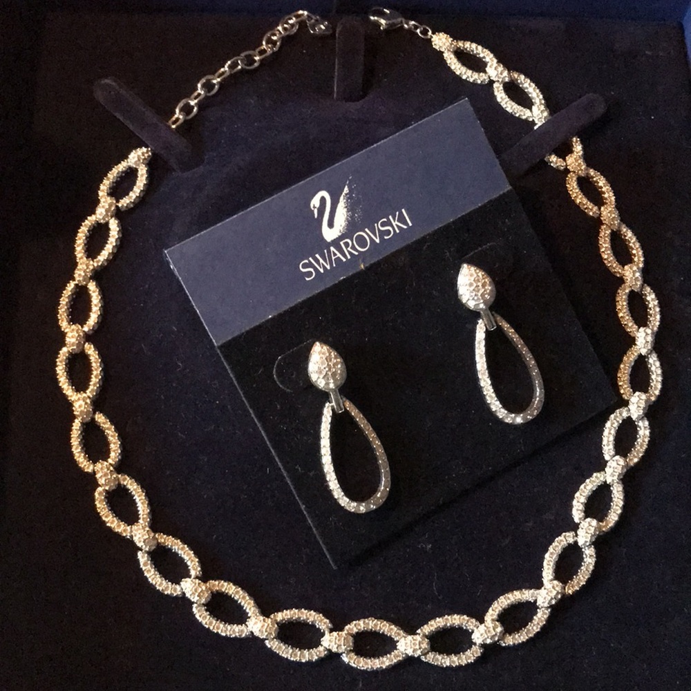 Gorgeous Authentic Signed Swarovski Infinity Neck… - image 4